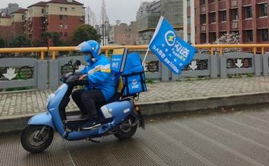 愛心傳遞 從受助者到奉獻者，閃送員成為上海民生物資的“擺渡人”